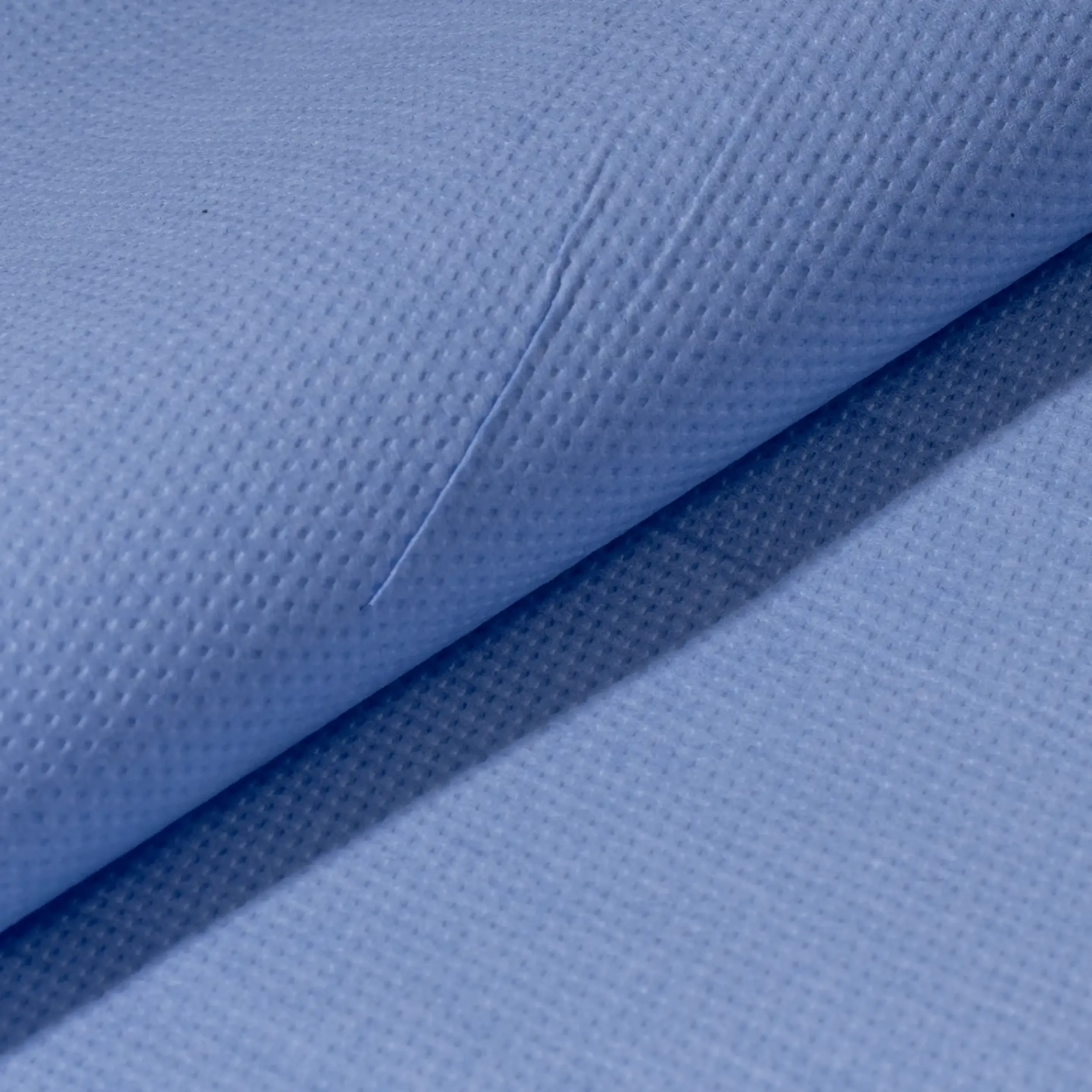 Nahaufnahme einer blauen Putztuchrolle